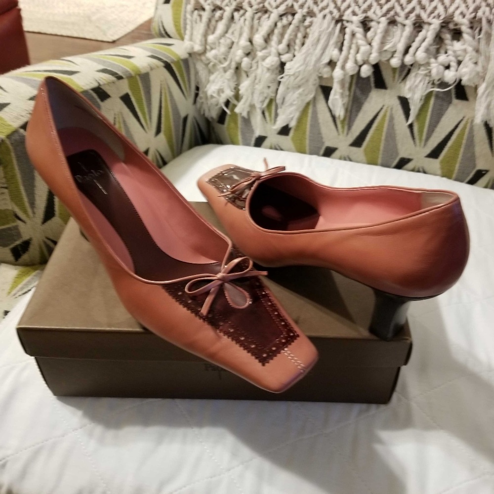 Shoe - Picture 2 of 3